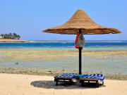 Private transfer from Luxor to Marsa Alam through scenic Egyptian landscapes.