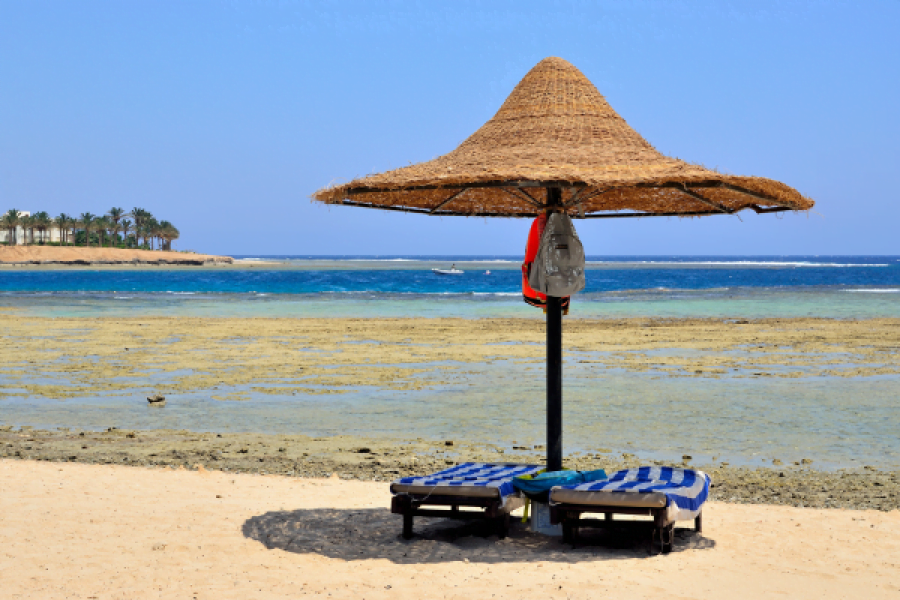 Private transfer from Luxor to Marsa Alam through scenic Egyptian landscapes.