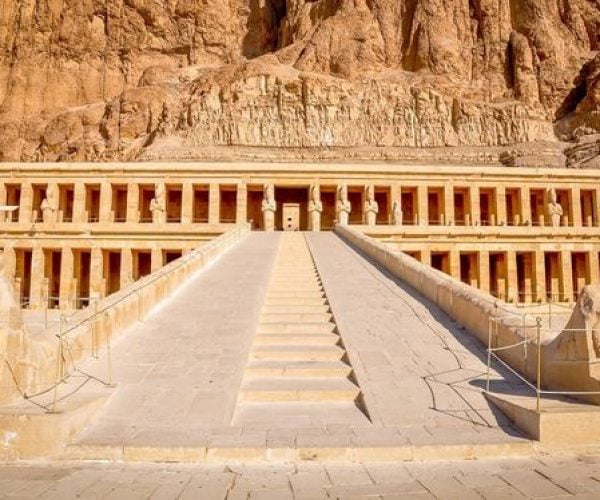 Private transfer from Hurghada to Luxor